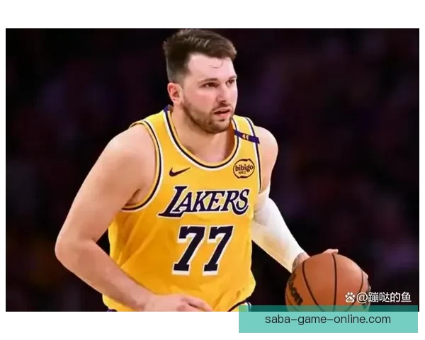 里夫斯谈客场之旅东契奇表现亮眼 布朗尼每天进步不走捷径